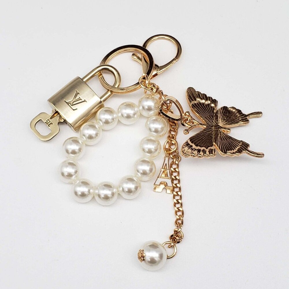 Authentic Louis Vuitton Gold Lock & Key 🔑 Bag Charm w/ Unbranded Charm - Picture 4 of 9
